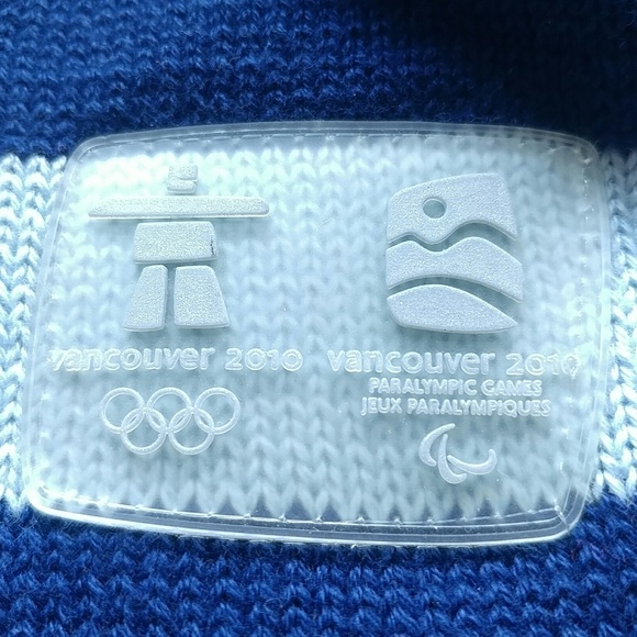 Vancouver 2010 Olympics Youth Hat & Mittens - Picture 3 of 6